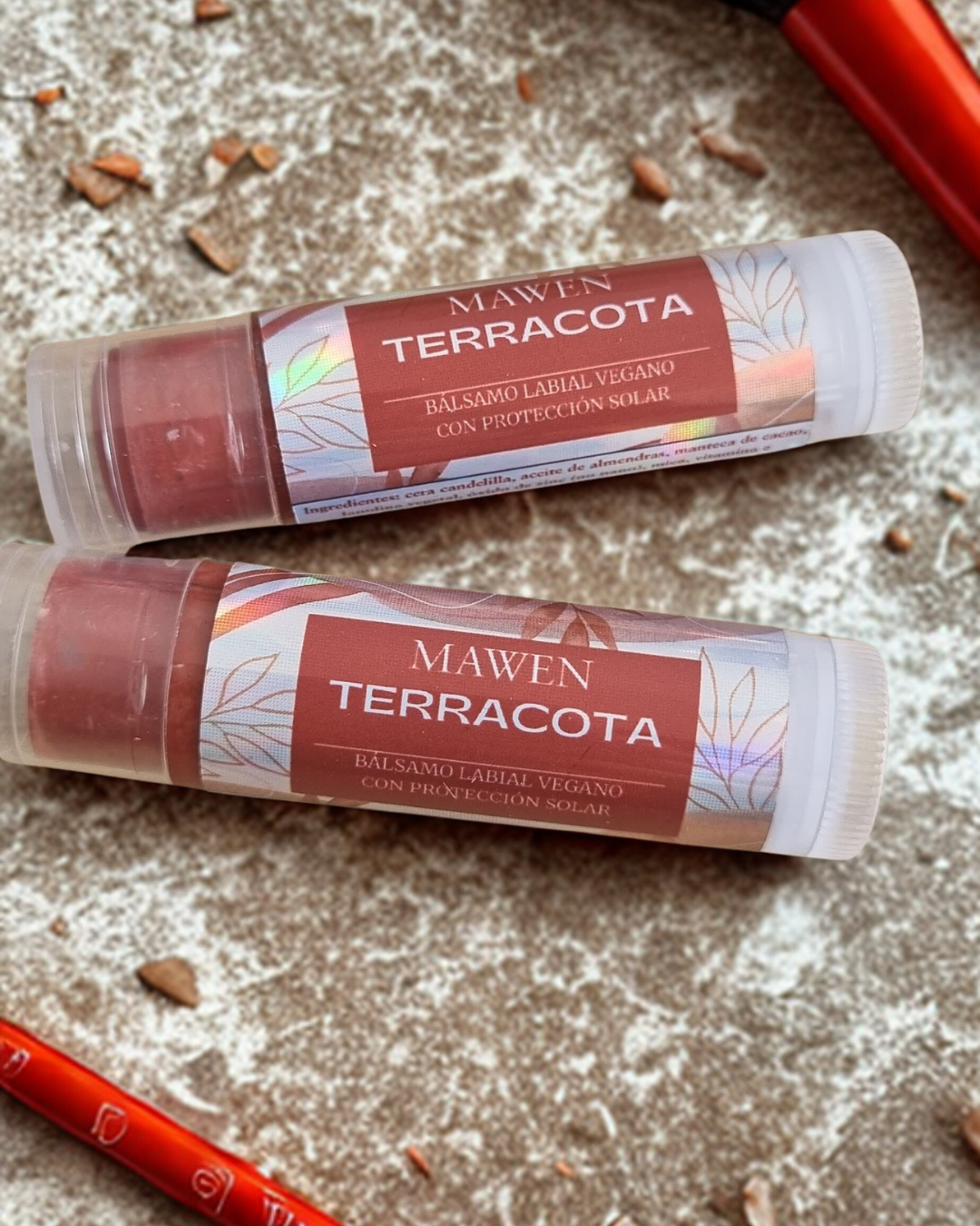 BÁLSAMO LABIAL COLOR Y PROTECCIÓN SOLAR